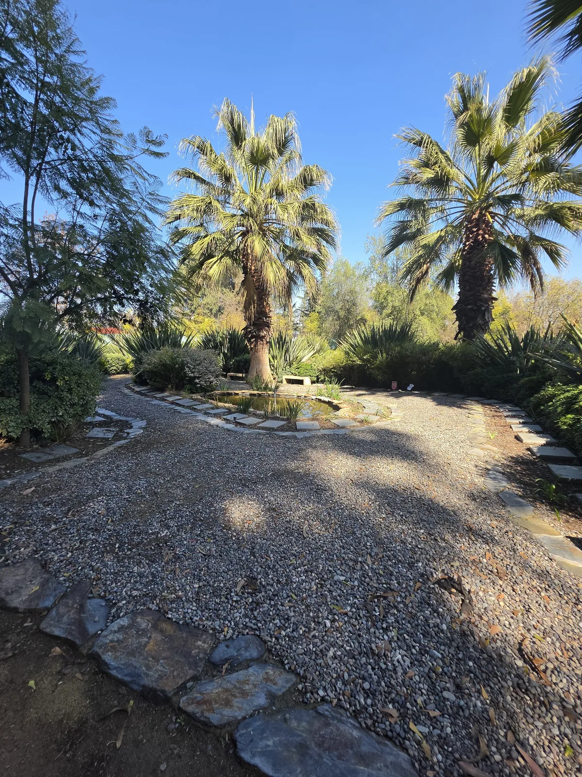 Jardín Cinerario y sector de descanso de cenizas en Parque del Recuerdo Padre Hurtado
