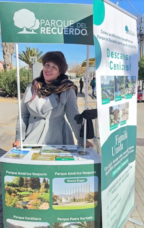 Iris Sánchez en un punto informativo de Parque del Recuerdo