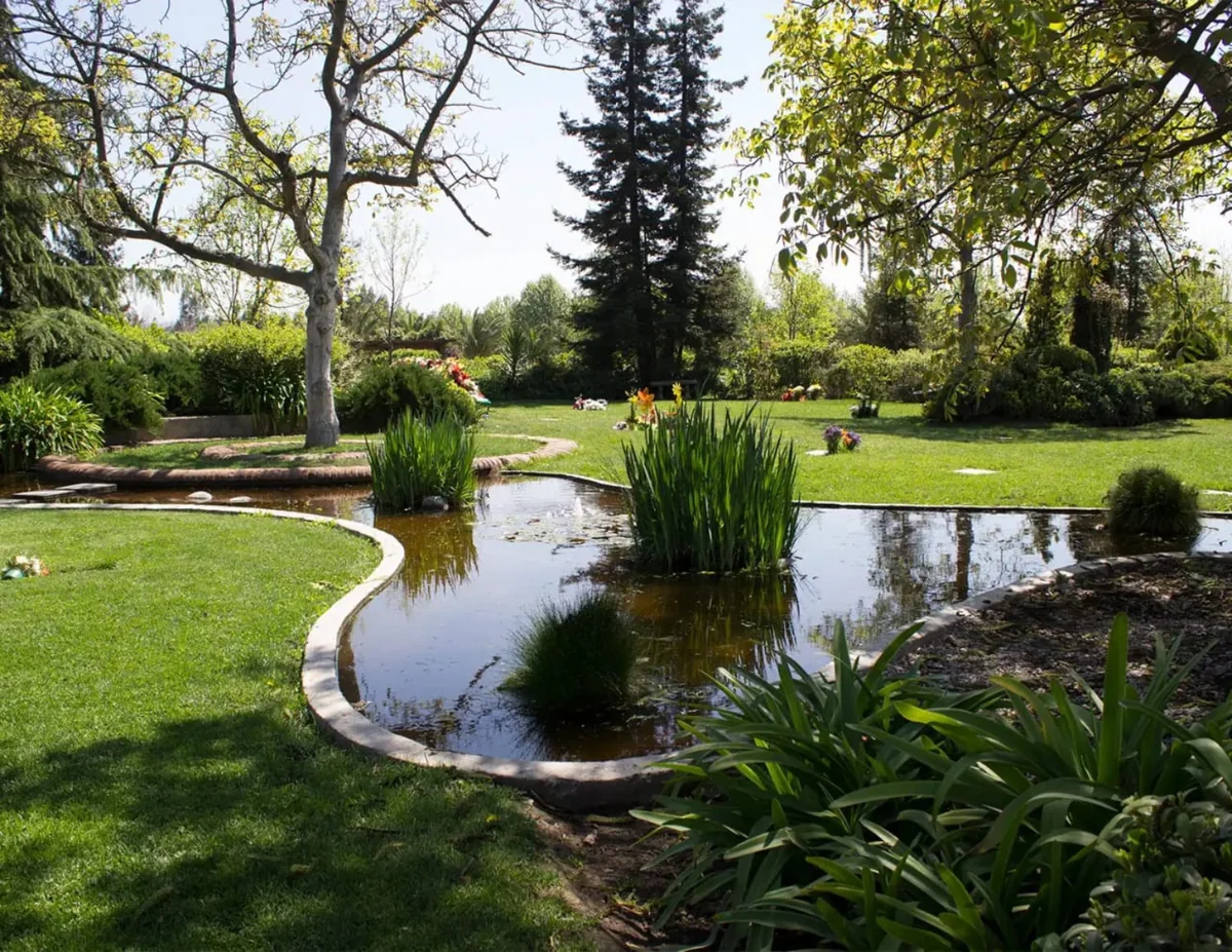 Jardines de Parque del Recuerdo Américo Vespucio en Huechuraba
