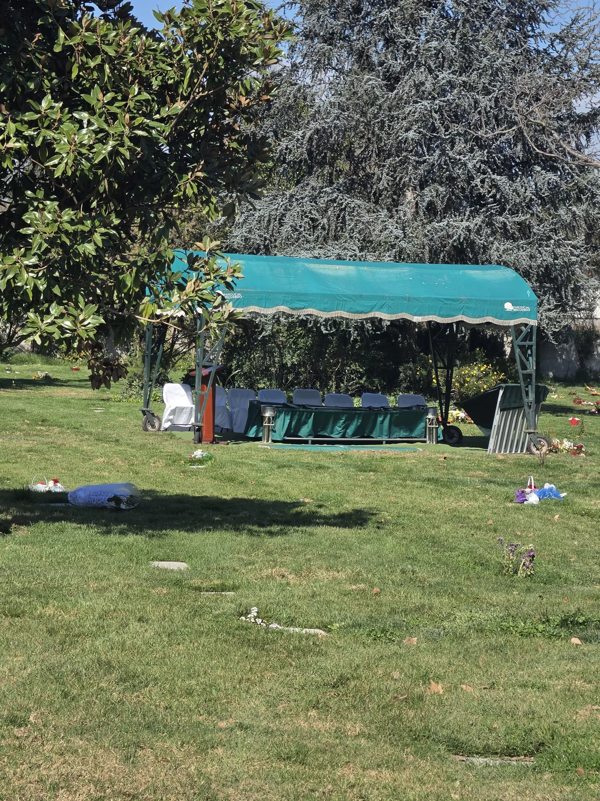 Espacio preparado para ceremonia en Parque del Recuerdo Padre Hurtado